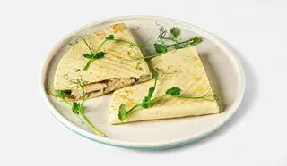 Кесадилья с курицей в сливочном соусе (300г)