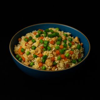 32. Жареный рис с курицей (170г)