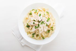 Феттучини Альфредо с курицей