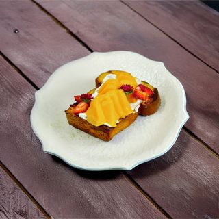 Френч тост с манго и ванильным соусом(280г)