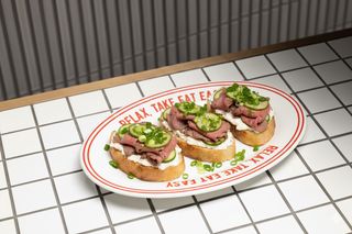 Брускетта с ростбифом (200г)