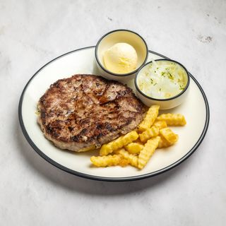 Pljeskavica na kajmaku 300g