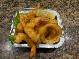 33b. Misto di gamberetti con calamari fritti