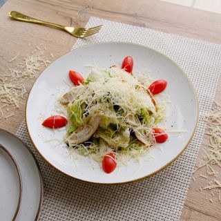 Салат Цезарь (322г)