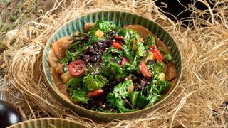 Салат с лососем(250г)