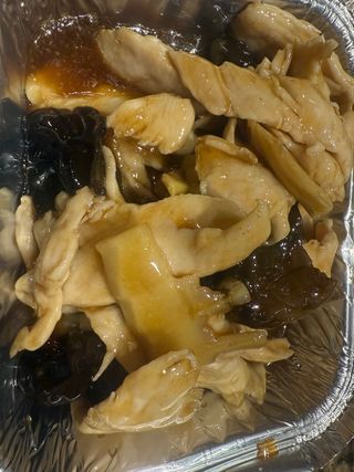 35. Pollo con funghi e bambù