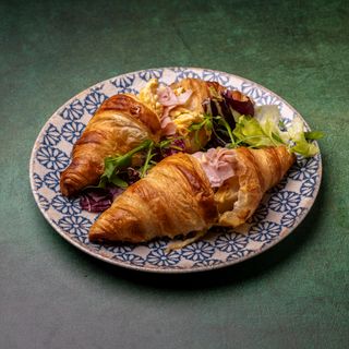 Rochus kroasan sendvič