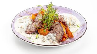 Медальоны Гриль С Грибным Соусом И Картофельными Дольками (100 г)