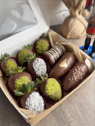 Клубника и бананы в шоколаде №3 (450г)