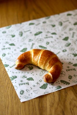 Рогалик со сгущёнкой и грецкими орехами (75г)