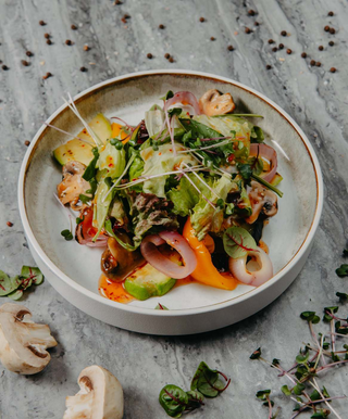 Теплый салат с овощами (380г)