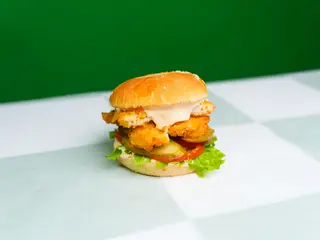 Бургер с куриными стрипсами (380 г)
