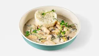 Курица с грибами в сливочном соусе (350г)