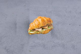 Круассан с куриной грудкой (150г)