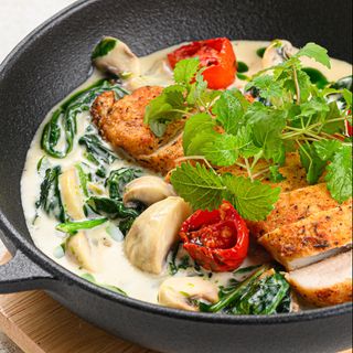 Куриная грудка на сливочном шпинате(280г)