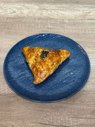 Самса слоеная с мясом и с картошкой (100 г)