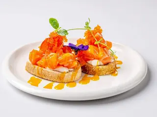3. Bruschetta al salmone 2 pezzi
