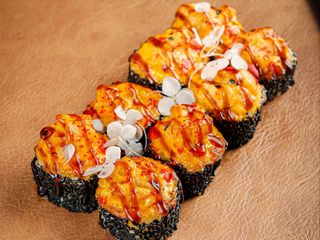 Запеченный спайси ролл (300г)