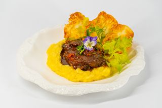 Говяжьи щечки Каз биф с кортофельно-сильдереевым пюре (300г)