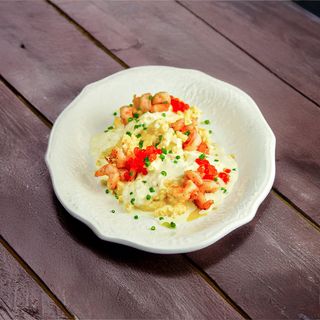 Скрембл с тигровой креветкой и сыром страчателла(390г)
