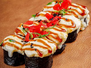 Запеченный ролл из моцареллы (300г)