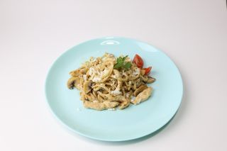 Фетучини с курицей и грибами паста (350г)