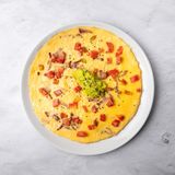 Omlet sa slaninom, avokadom, i paprikom