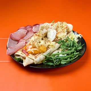 Piroška sa pečenicom (dupla tortilja)