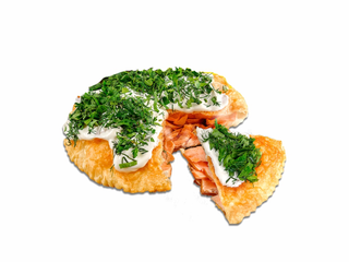 Пирог с красной рыбой и творожным сыром (445г)