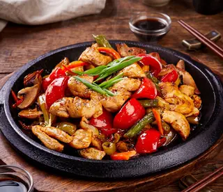 Курица с овощами (400г)