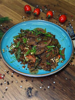 Жареный рис с телятиной и овощами (400г)