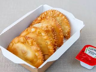 Чебуреки из фарша (220г)
