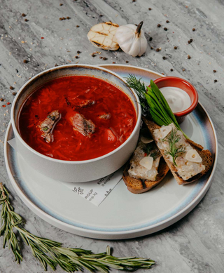 Борщ с говядиной (350г)