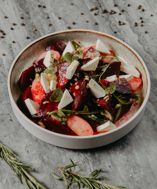 Салат со свеклой (400г)