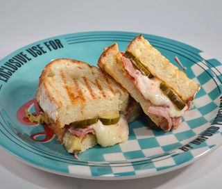 Гриль- чиз салями (250 г)