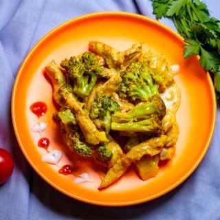 Курица карри с брокколи (150 г)