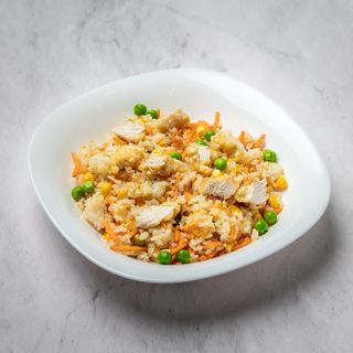 Pirinač sa jajima, povrćem i piletinom 400gr