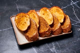 Чесночный хлеб (200г)