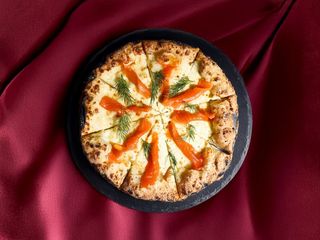 Пицца сальмоне (370г)