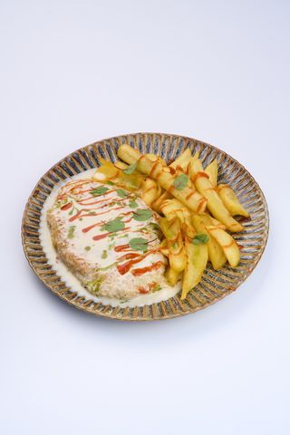 Курица в сырном соусе с шрирача (350 г)