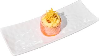 Татаки лосось с сырным соусом (65г)