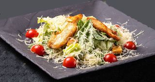 Цезарь с курицей/креветками/семгой (350 г)