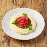Телячьи щечки с картофельным пюре (430 г)
