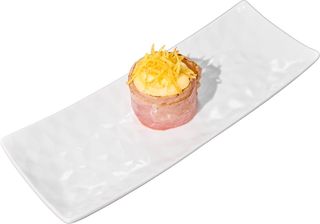 Татаки тунец с сырным соусом (65г)