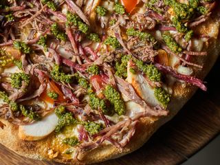 С курицей и рваной говядиной (450г)