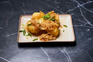 Отварной картофель с золотистым лучком (350г)