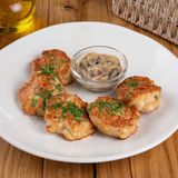Куриные оладьи с грибным соусом (270 г)