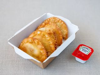 Чебуреки из красной рыбы (220г)