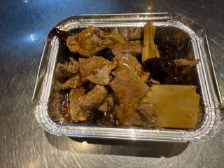 55. Manzo con funghi e bambù