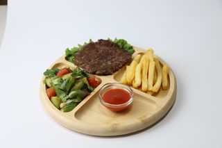 Обед с говяжей котлетой и картошкой фри (500г)